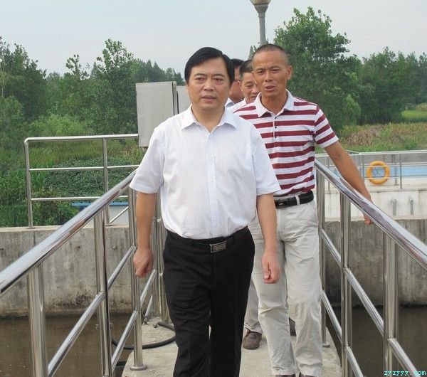 罗成圣调研县城饮用水水源地保护和污水处理工作