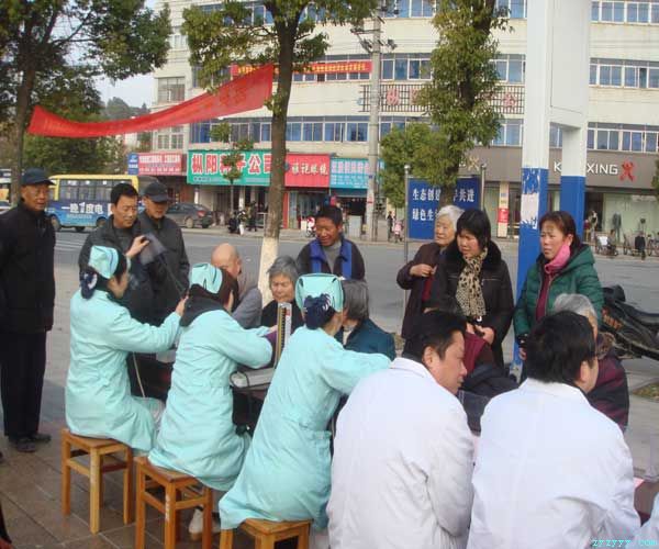 我院党的群众路线教育实践大型义诊周活动全面展开
